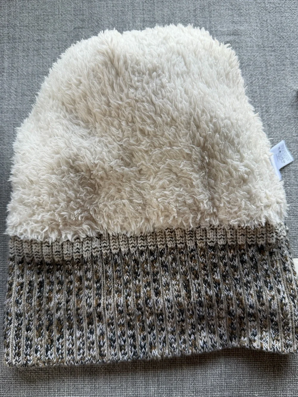 lululemon Gray Cream Cable Knit Pom Beanie Hat & Matching Mittens Set US XS/S/OS